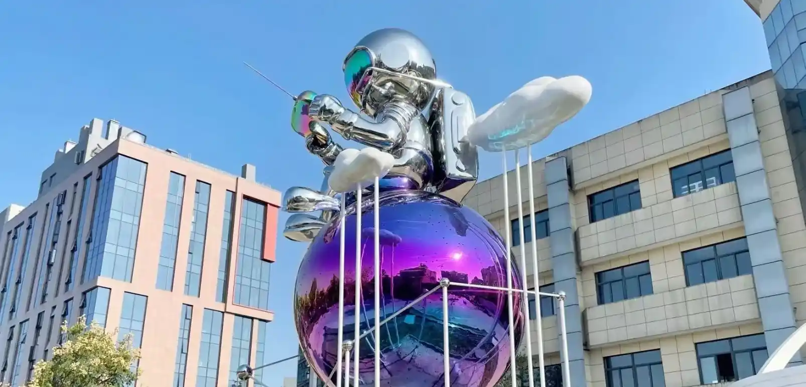 China manufacturer large mirror polished finish surface stainless steel astronaut man sculpture customize design