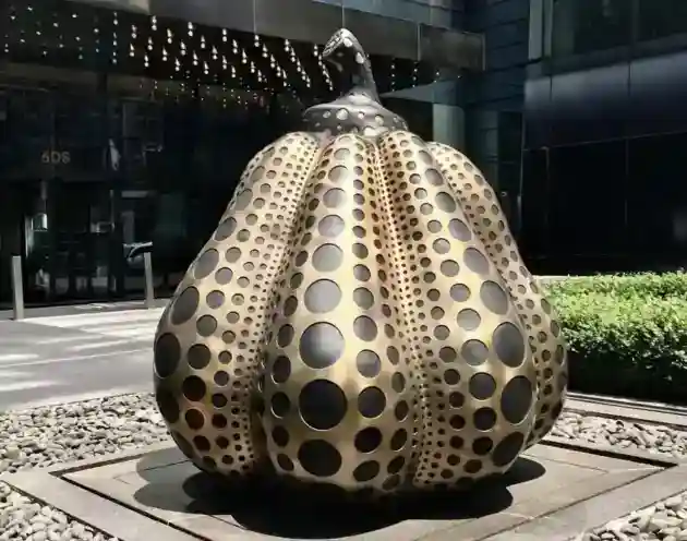 China sculpture supplier of polka dot pumpkin - WEMEDEC