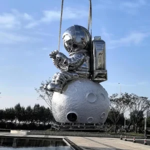 China supplier large mirror polished finish surface stainless steel astronaut man sculpture customize design - Wemedec