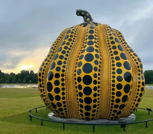 Janapese Yayoi Kusama's polka-dot pumpkin sculptures China Supplier factory WEMEDEC team