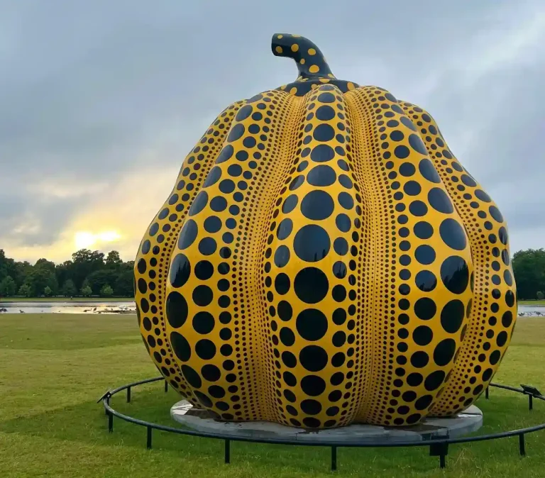 Janapese Yayoi Kusama's polka-dot pumpkin sculptures China Supplier factory WEMEDEC team