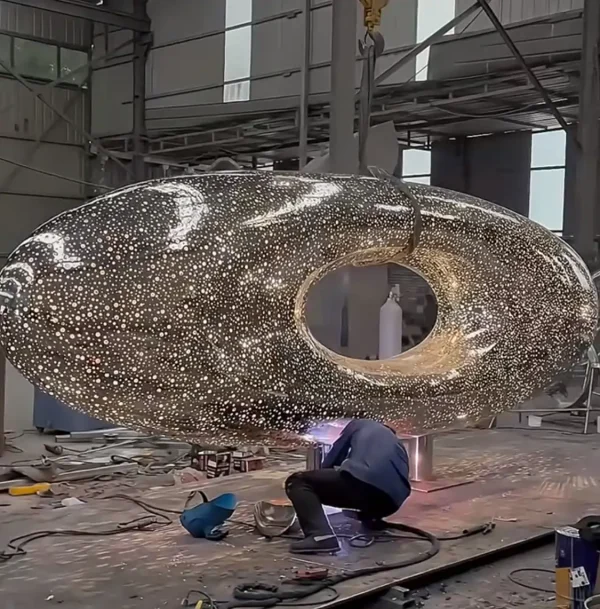 Openwork Oval Metal Stainless Steel Material Lighting Sculpture- WEMEDEC in CHINA (1) Openwork Oval Metal Stainless Steel Material Lighting Sculpture- WEMEDEC in CHINA (1)