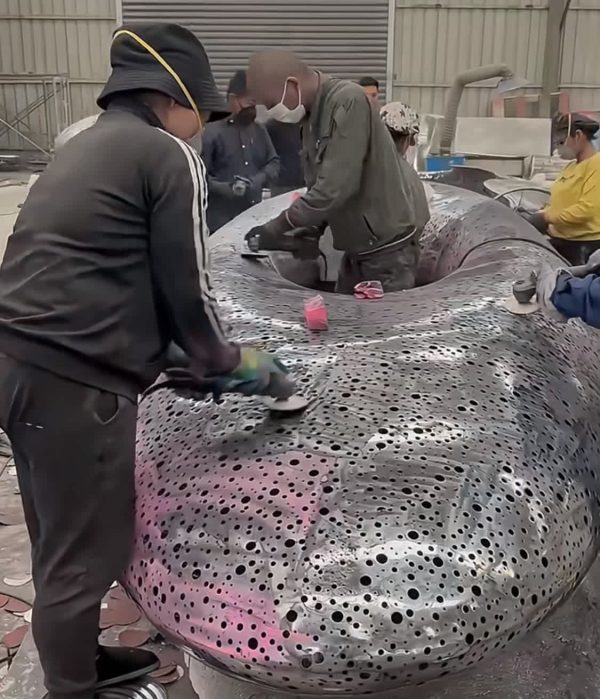 Openwork Oval Metal Stainless Steel Material Lighting Sculpture from Guangdong China WEMEDEC (2) Openwork Oval Metal Stainless Steel Material Lighting Sculpture from Guangdong China WEMEDEC (2)