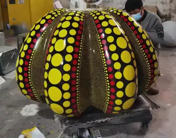 Yayoi Kusama's polka-dot pumpkin sculptures China Supplier factory WEMEDEC